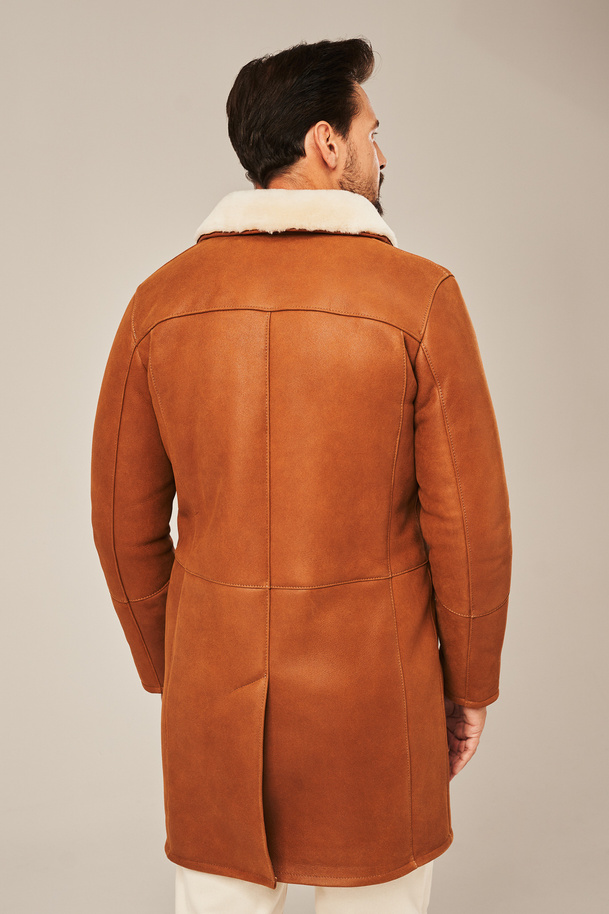 Šiltas ir elegantiškas natūralus vyriškas avikailio paltas