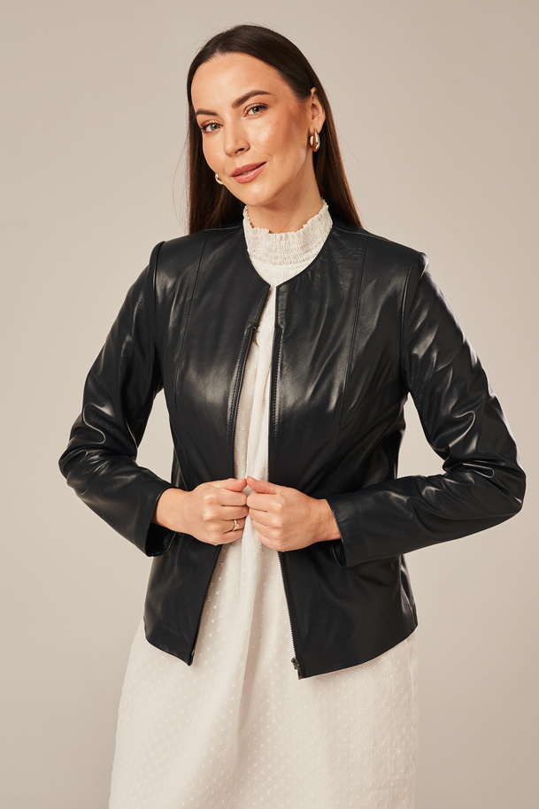 Elegantiška juoda moteriška odinė striukė