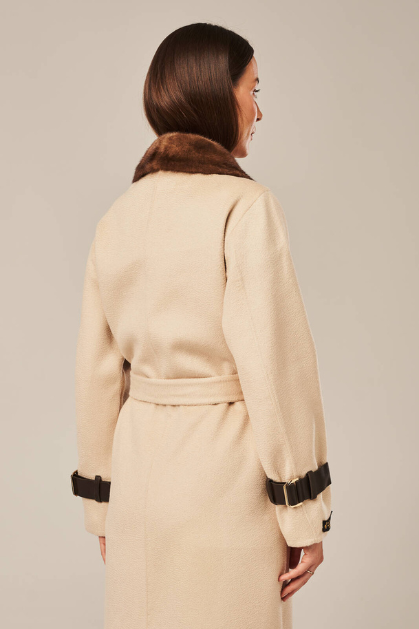 Moteriškas vilnonis rudeninis paltas su natūraliu norkės kailiu ir odinėmis detalėmis – šiltas alpaka vilnos paltas