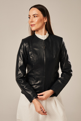 Elegantiška juoda moteriška odinė striukė