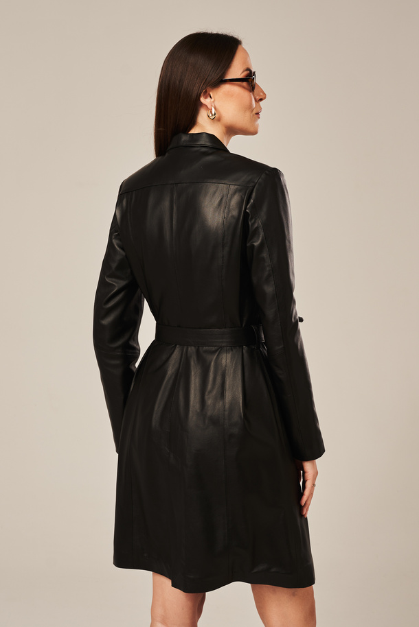 Klasikinis juodas moteriškas odinis paltas – natūrali avikailio oda