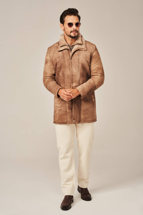 Vyriškas žieminis avikailio paltas – ilgas, iš natūralios ėriuko odos