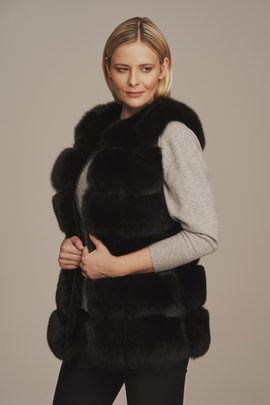 Juoda lapės kailio liemenė – elegantiška ir šilta moteriška kailinė liemenė