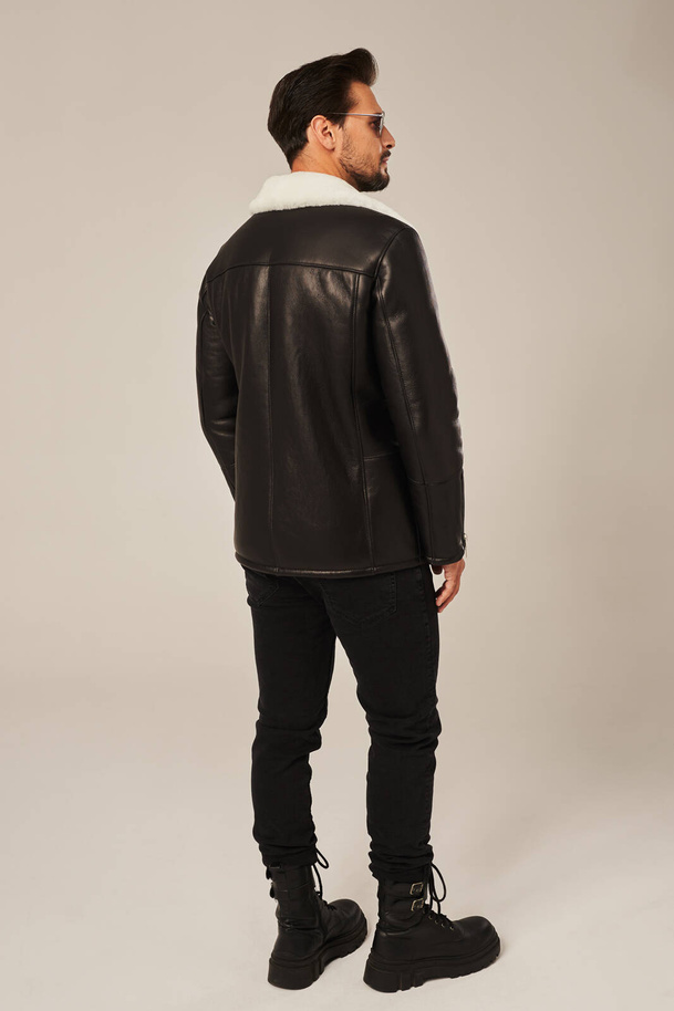 Vyriška žieminė striukė iš avikailio