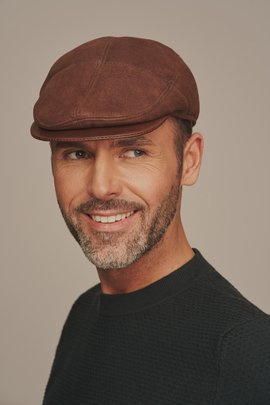 Vyriška žieminė kepurė iš natūralios avikailio odos – ruda spalva 