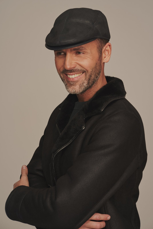 Vyriška žieminė kepurė iš natūralaus avikailio kailio – juoda | Odinė kepurė su vilna vyrams