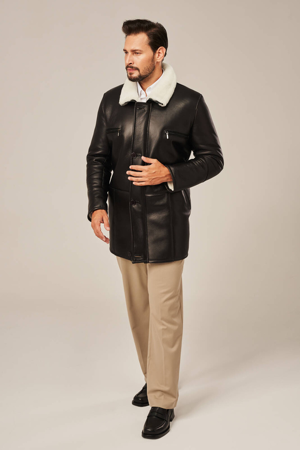 Vyriškas juodas odinis kailinis paltas žiemai