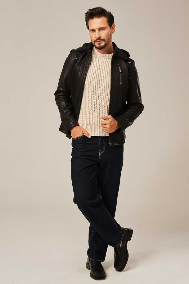 Trumpa vyriška juoda odinė striukė su gobtuvu