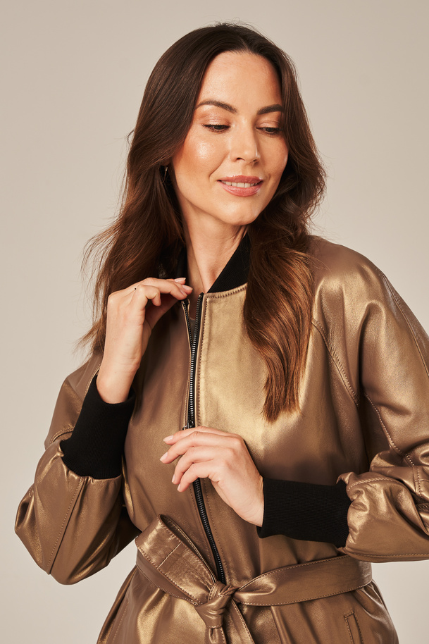 Stilingas moteriškas odinis paltas