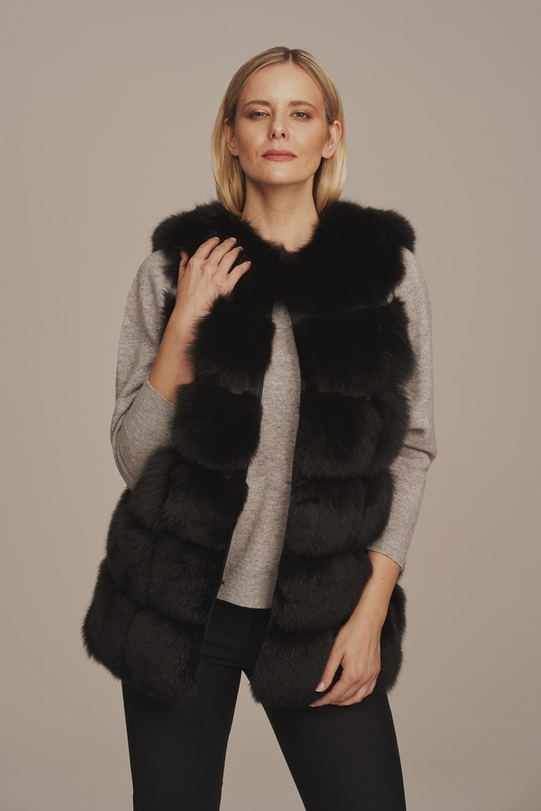 Juoda lapės kailio liemenė – elegantiška ir šilta moteriška kailinė liemenė