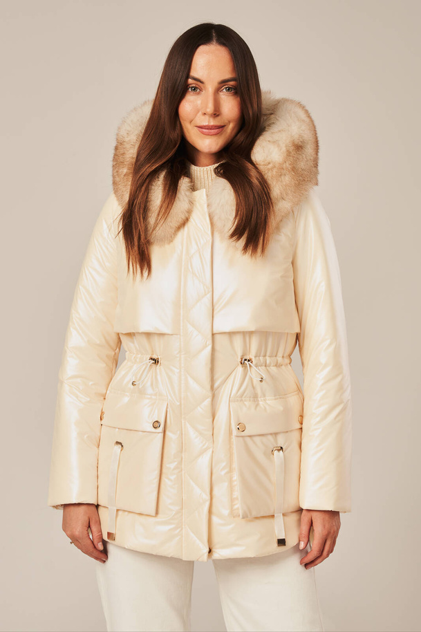 Moteriška smėlio spalvos lapės kailio pūkinė striukė