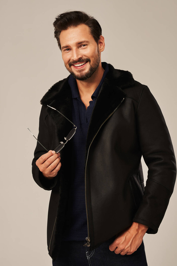 Vyriškas natūralus avikailio kailinis – šiltas ir stilingas žieminis paltas