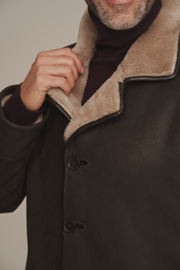 Elegantiškas vyriškas žieminis paltas – rudos spalvos, natūralios avikailio odos