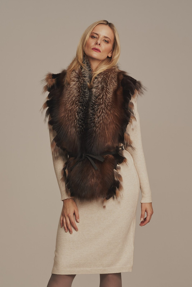 Moteriškas kailinis apykaklė iš natūralios rudų lapės kailio – universalus dydis, elegancija ir šiluma