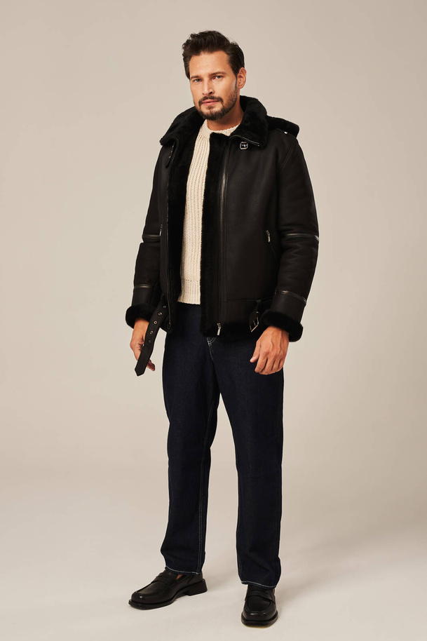 Juoda natūrali vyriška avikailio striukė su kapišonu