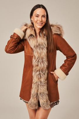 Shearling paltas su lapės kailiu ir gaubtu