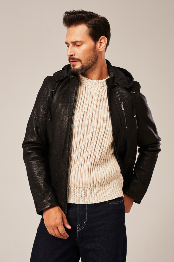 Trumpa vyriška juoda odinė striukė su gobtuvu