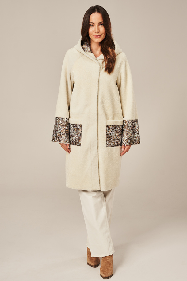 Moteriškas avikailio paltas