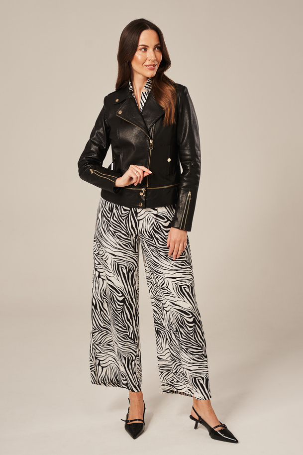 Juoda moteriška odinė striukė iš natūralaus avikailio