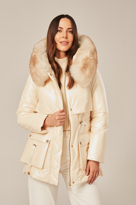 Moteriška smėlio spalvos lapės kailio pūkinė striukė