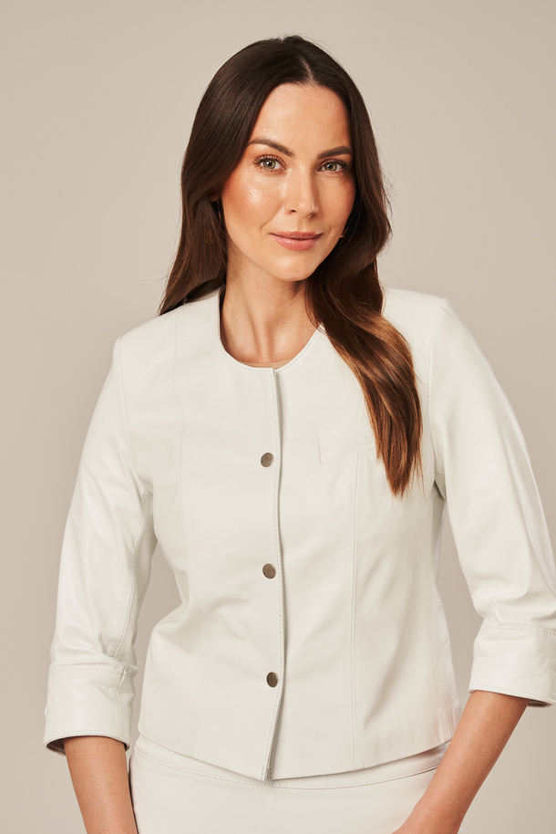 Balta moteriška natūralios odos striukė