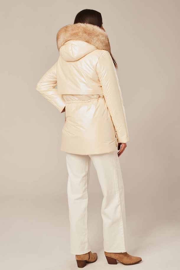 Moteriška smėlio spalvos lapės kailio pūkinė striukė