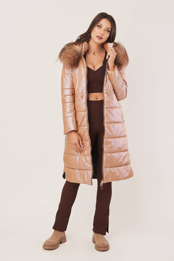 Pūkinis moteriškas paltas su kailiu - šiltas ir elegantiškas sprendimas žiemai