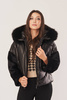 Juoda moteriška pūkinė striukė oversize su lapės kailiu