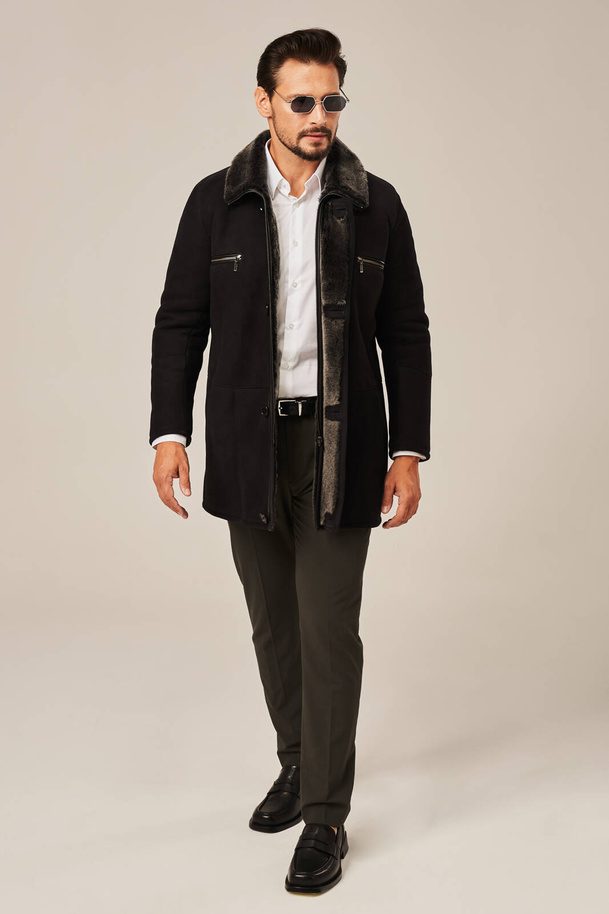 Vyriškas ilgas natūralaus avikailio paltas – šiltas ir stilingas žieminis modelis