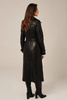 Ilgas moteriškas trenčas iš natūralios juodos odos – klasikinė elegancija pavasariui ir rudeniui