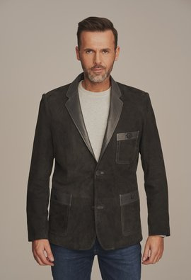 Vyriška juoda odinė striukė – stilinga ir elegantiška
