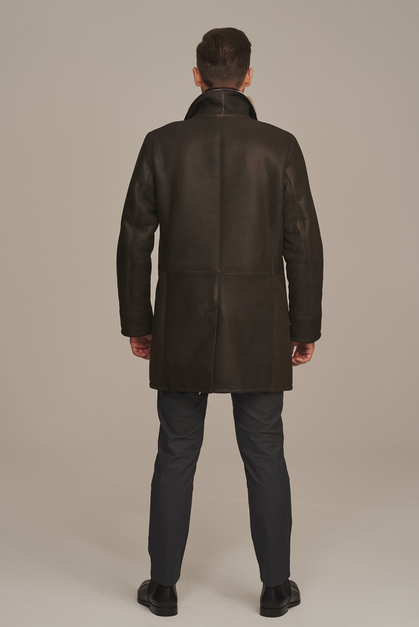 Elegantiškas vyriškas žieminis paltas – rudos spalvos, natūralios avikailio odos