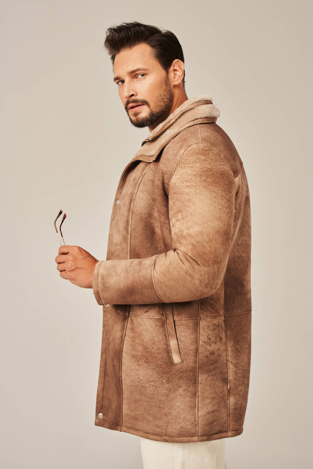 Vyriškas žieminis avikailio paltas – ilgas, iš natūralios ėriuko odos