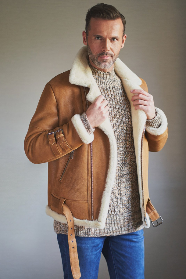 Vyriška aviatoriaus tipo striukė iš avikailio – ruda su baltu kailiu